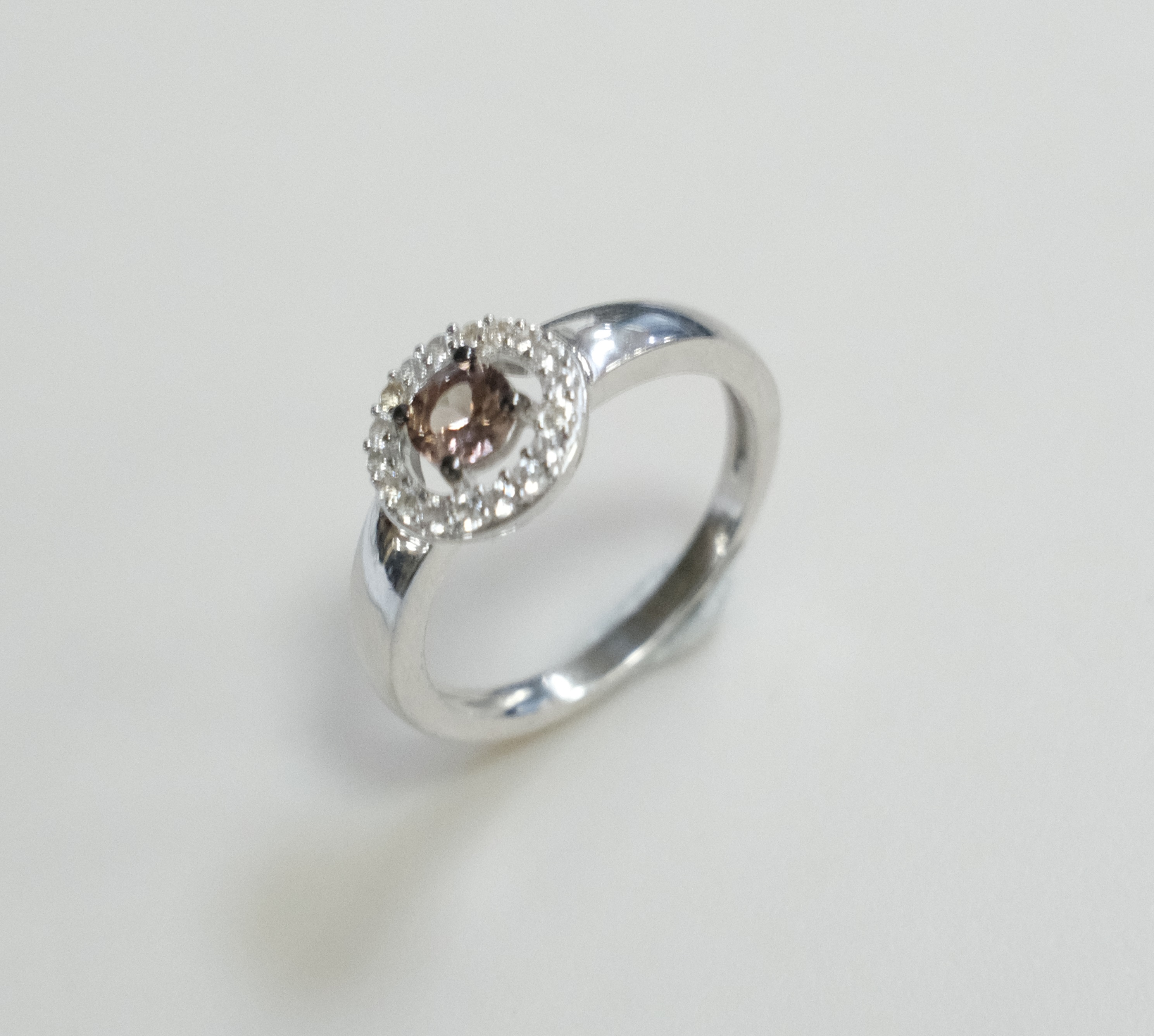 Серебряное кольцо с гранатом